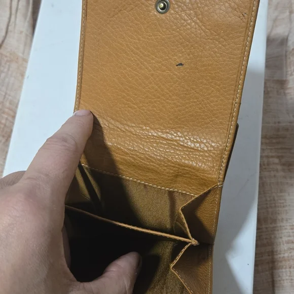 This slaps. - *Sale* vintage Christian Dior Wallet Clean As hell trifold - Picture 6 of 7